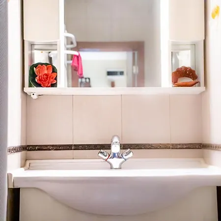 The Pearl Apartment Warna